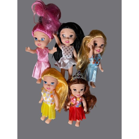 Miniature Fashion Dolls With Colorful Outfits and Hair Set of 5 dolls - Picture 4 of 13